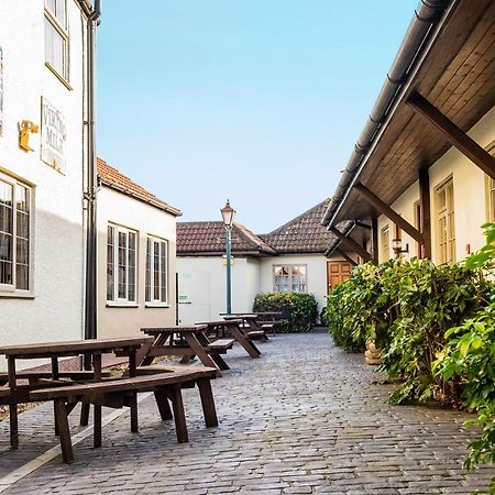 The Half Moon Inn And Country Lodge เยโอวิล ภายนอก รูปภาพ