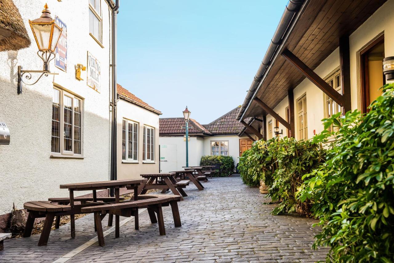 The Half Moon Inn And Country Lodge เยโอวิล ภายนอก รูปภาพ