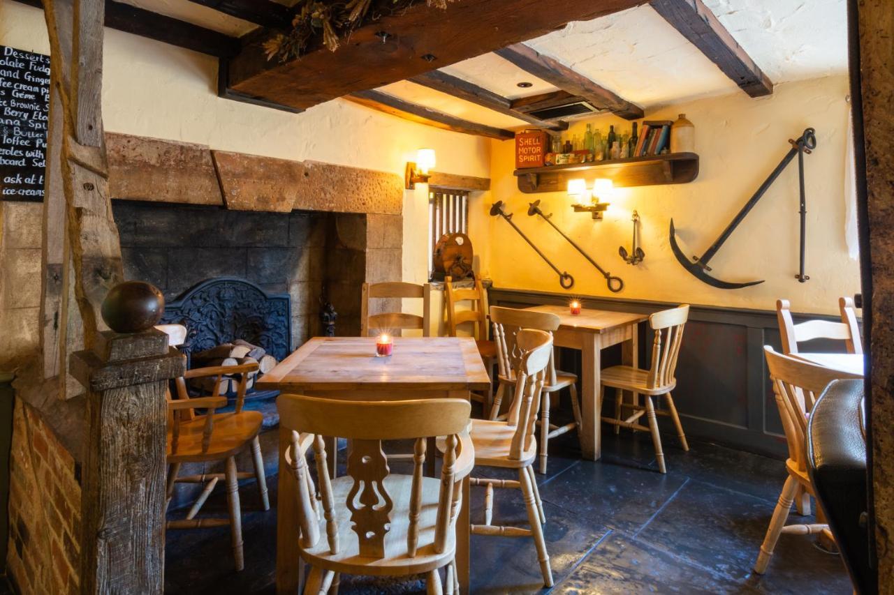 The Half Moon Inn And Country Lodge เยโอวิล ภายนอก รูปภาพ
